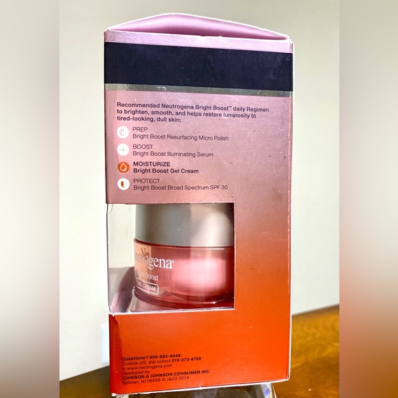 Neutrogena Bright Boost Gel Cream Moisturizing Face Cream - 1.7oz 50 Ml - Picture 5 of 8